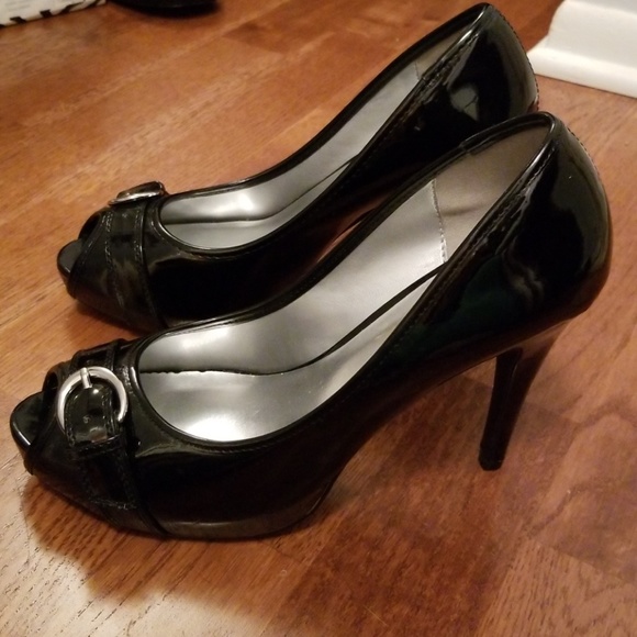 Open toe, black patent heels, size 8.5 - Picture 5 of 5